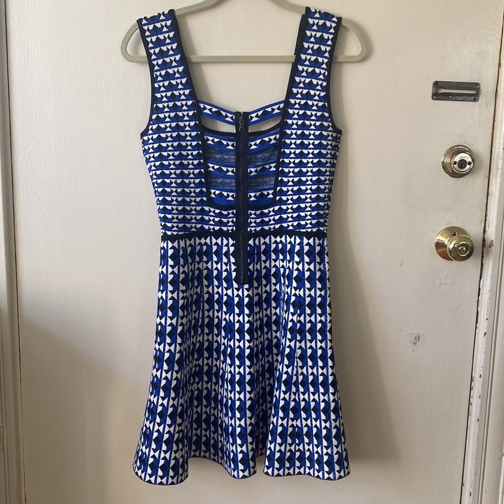 BCBG MAXAZRIA Y2K blue/black/white print knit mini jumper/dress, Size S - Picture 2 of 8